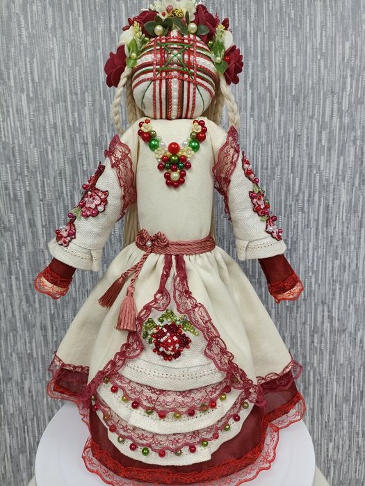 Лялечка мотанка ручної роботи
Національна лялька оберіг в сучасному ст