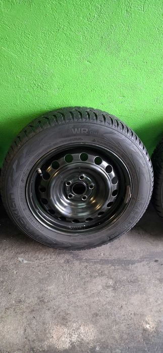 Sprzedam 4 koła zimowe NOKIAN WR D4. 185/65/15, Toyota Yaris IV.