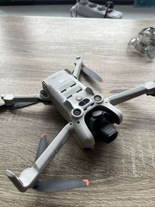 Dji mini 4 pro fly more combo