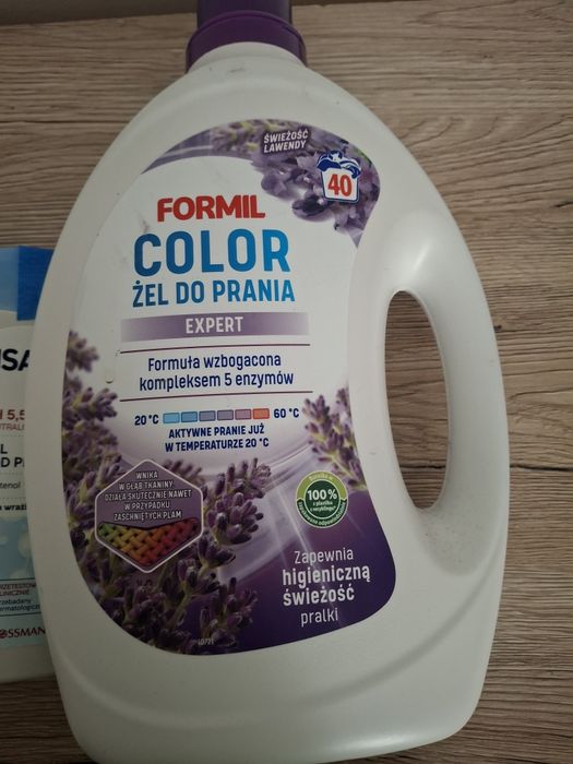 Płyn do prania formil i 6 żeli pod prysznic Isana med
