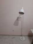 Lampa podłogowa biała