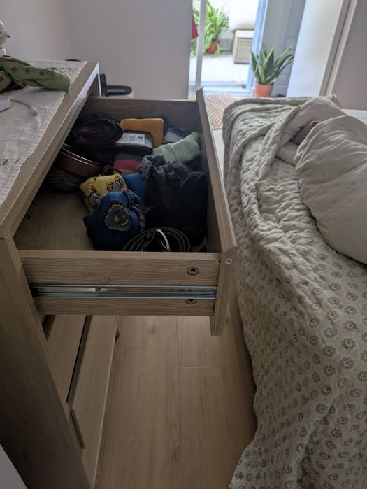 Cómoda estreita IKEA