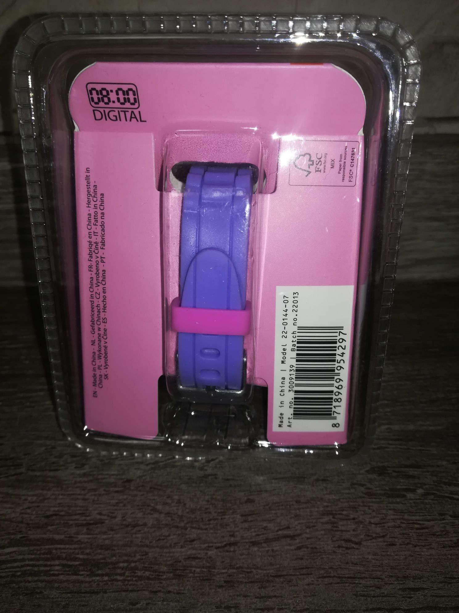 Nowy zegarek elektroniczny dla dziewczynki