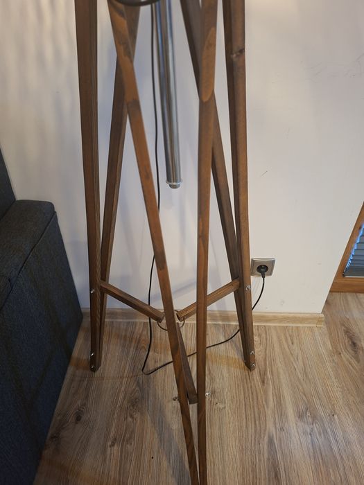 Lampa stojąca a'la studyjna