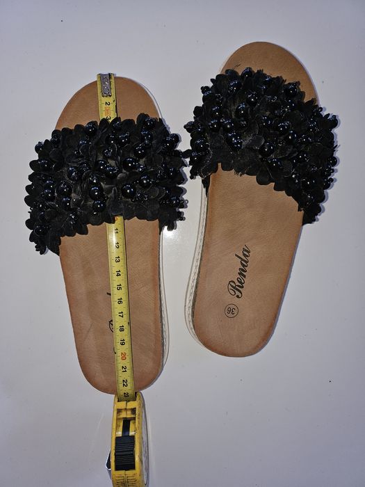 Шльопанці з декором