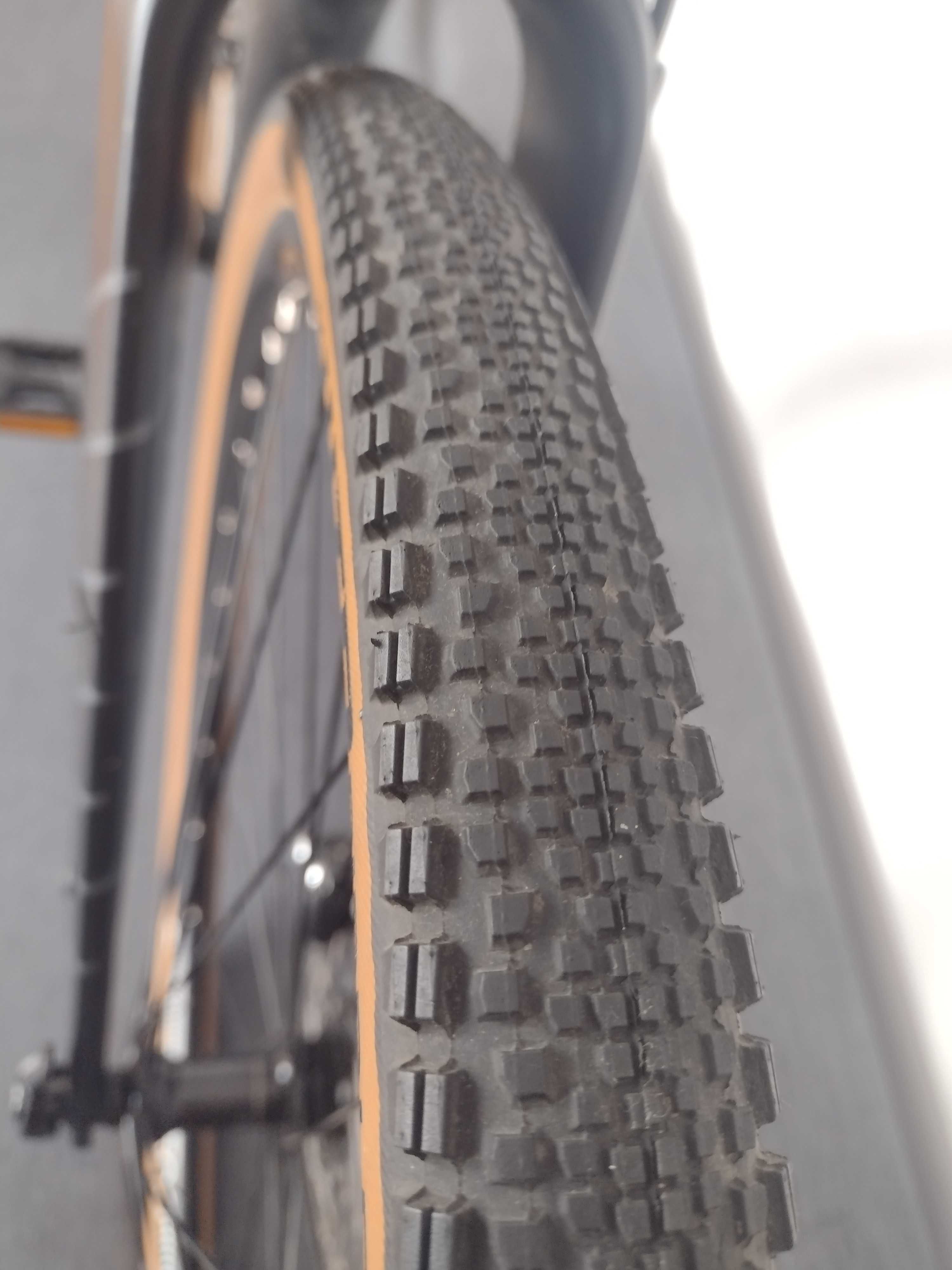 KROSS ESKER 6.0 gravel rozm. M pełny GRX 2x11 czarny mat