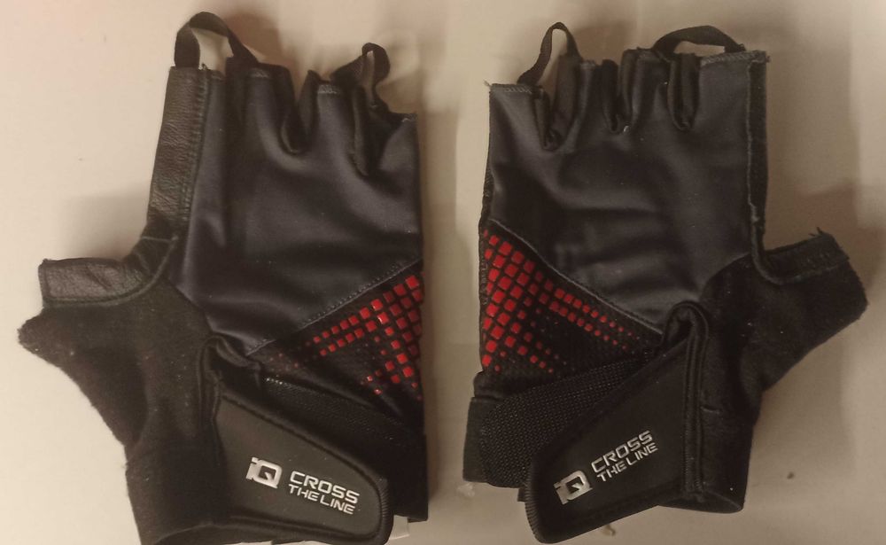 Nowe rękawiczki do ćwiczeń.