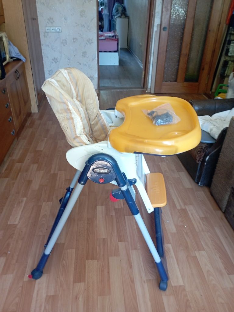 Столик для годування