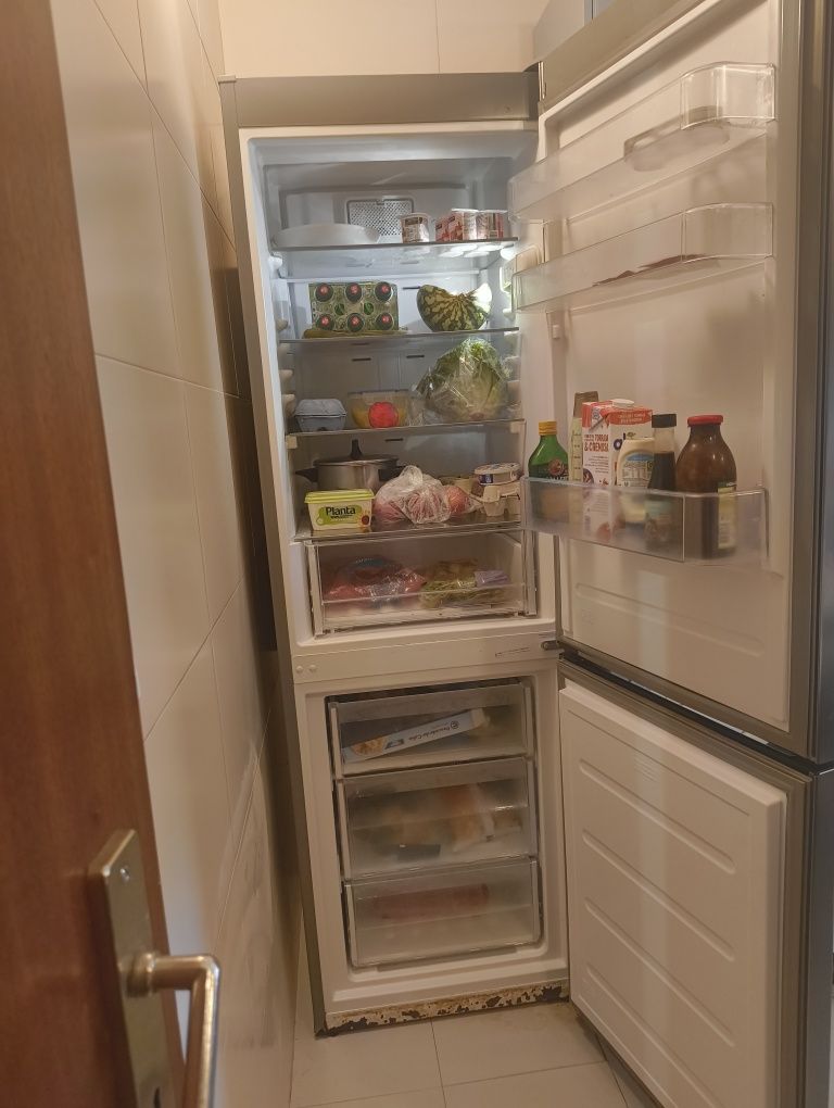 Frigorífico Indesit XIT8 T2E X 320 Litros No Frost E Inox