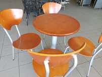 Mesa e cadeiras de bar 10 mesas e 40 cadeiras 12 conjuntos 180€ cada