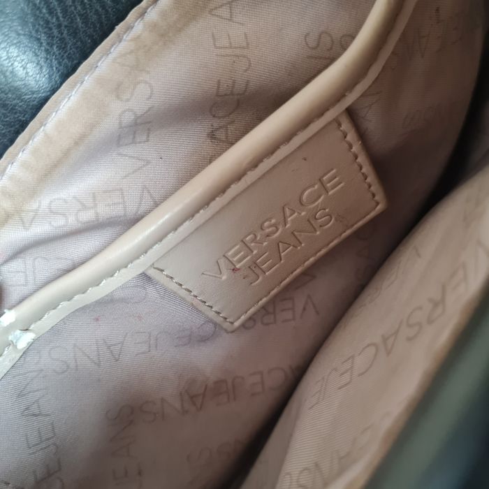 Versace torebka crossbody listonoszka czarna frędzle złote elementy re