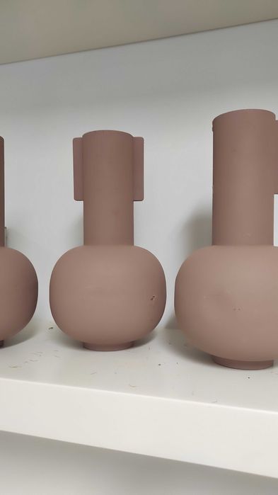 Jarra castanho claro em latão 18cm