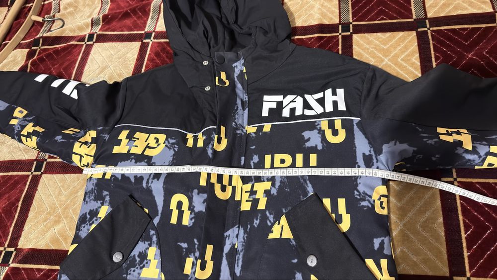 Демисезонная куртка на мальчика 10-12 лет