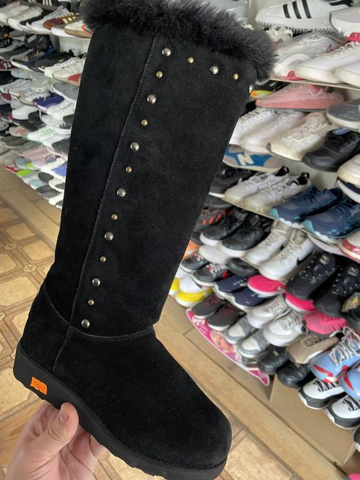 Стмльні замшеві чоботи  bearpaw