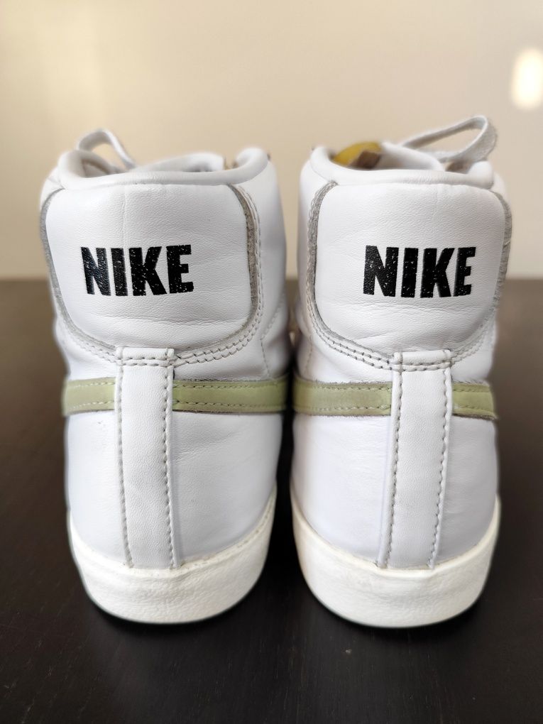Sapatilhas Nike - Blazer Mid 77 (Tam. 39)