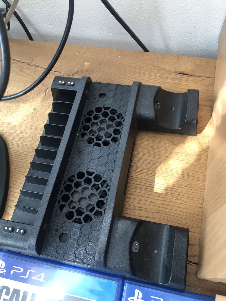 Ps 4 з монітором та іграми