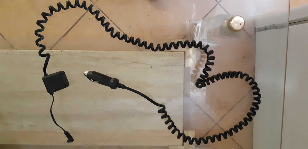 Carregador para automóvel