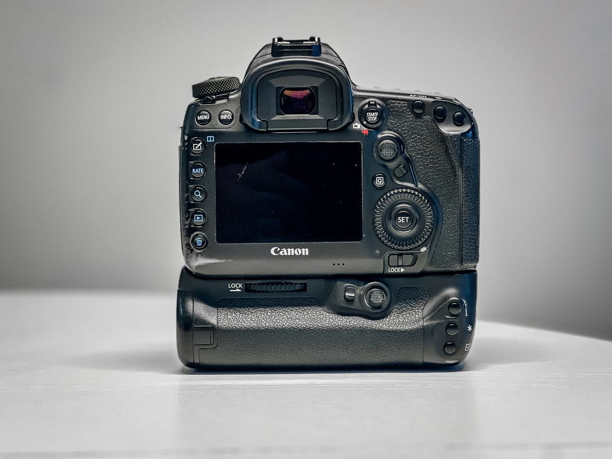 Canon EOS 5D mark IV  body + GRIP