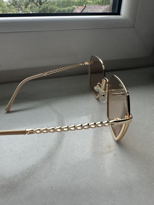 Stylowe okulary przeciwsłoneczne Chanel