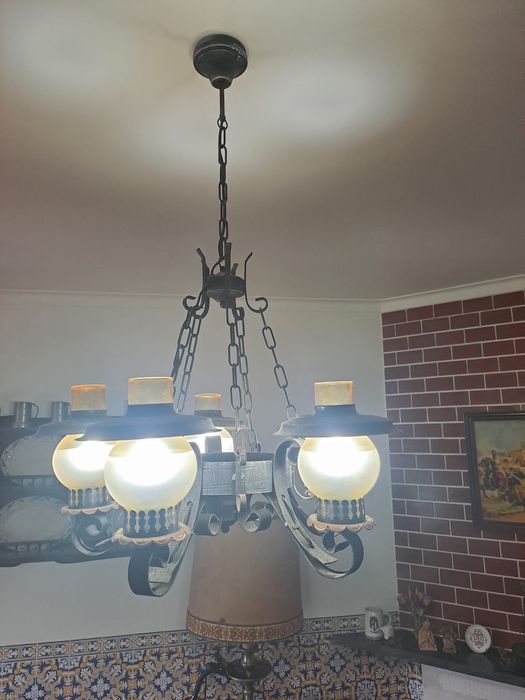 Candeeiro de ferro antigo