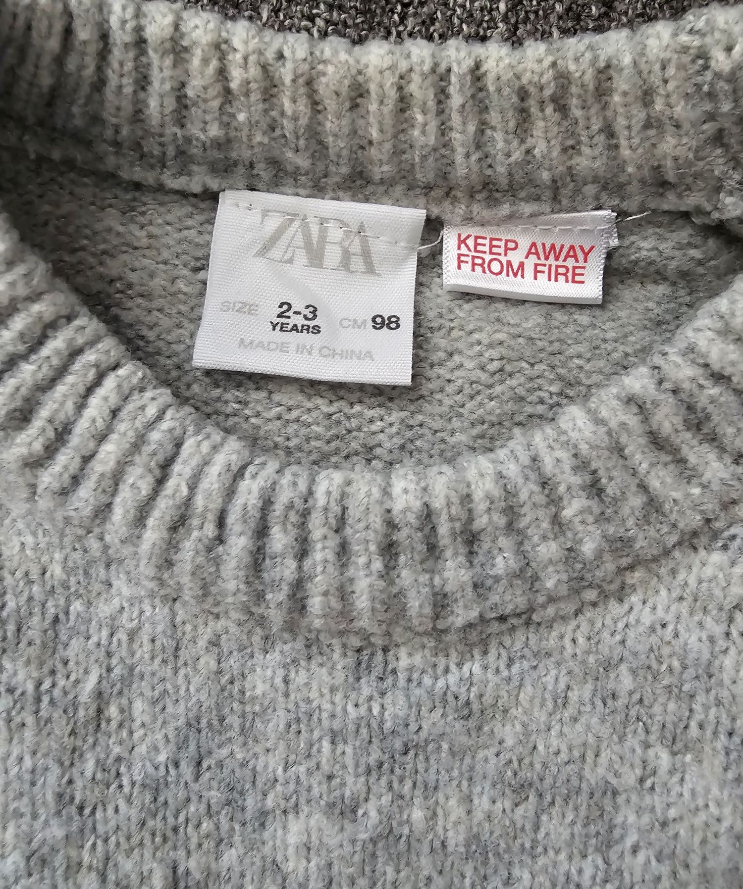 Sweter dzianinowy z niedźwiedziem ZARA rozmiar 98