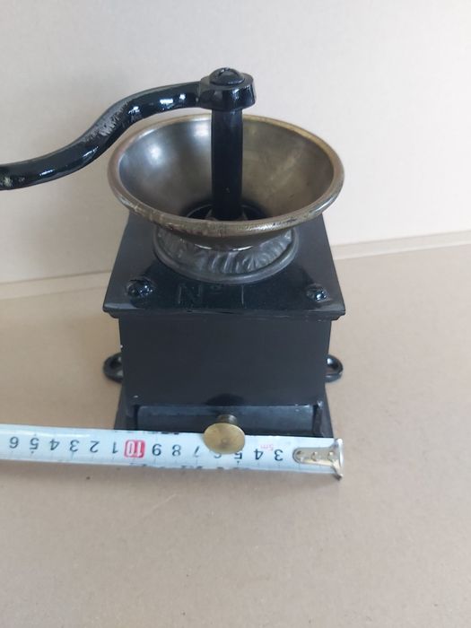 Stary młynek do kawy.