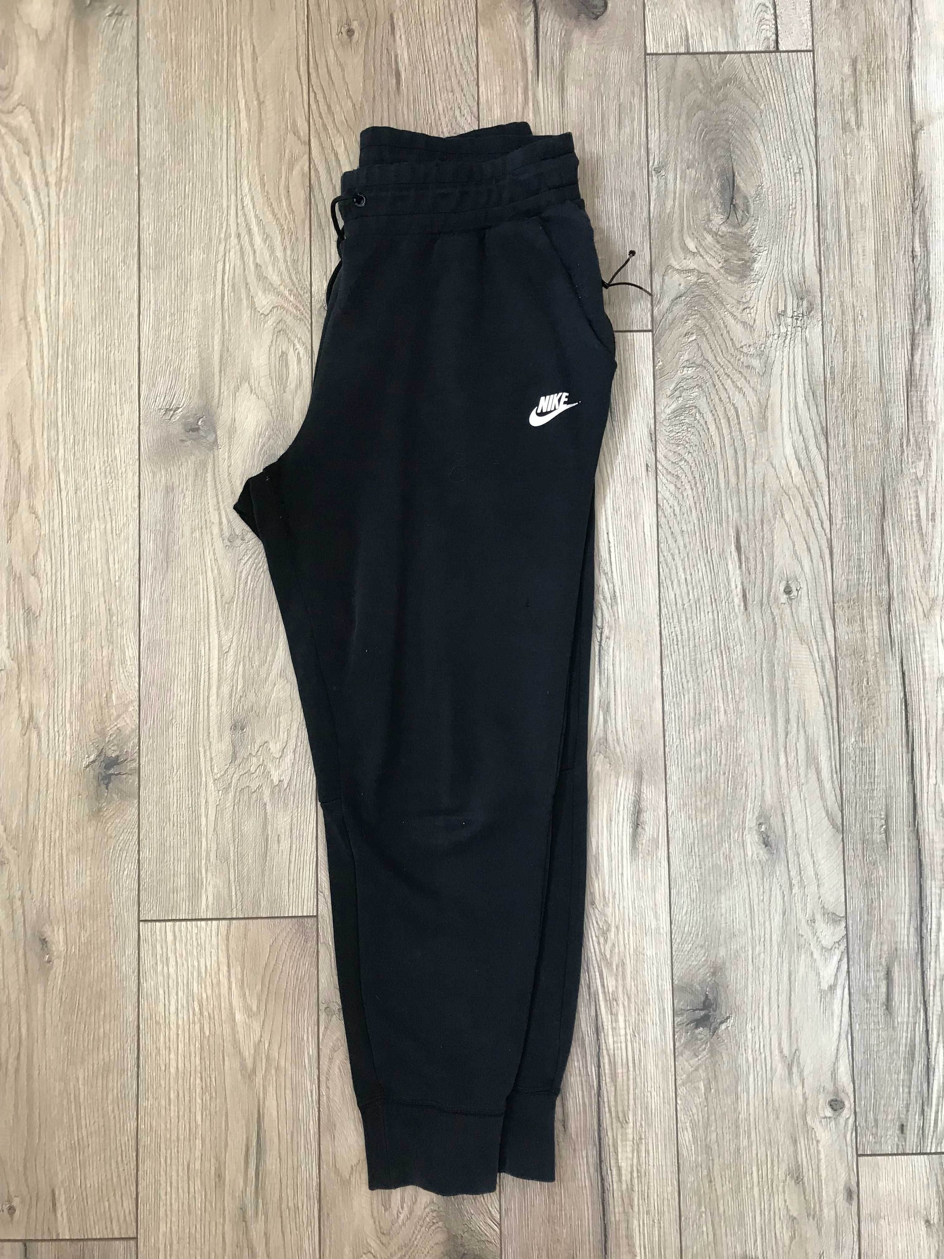Spodnie dresowe Nike Tech-Fleece rozm. M ( nowa kolekcja)