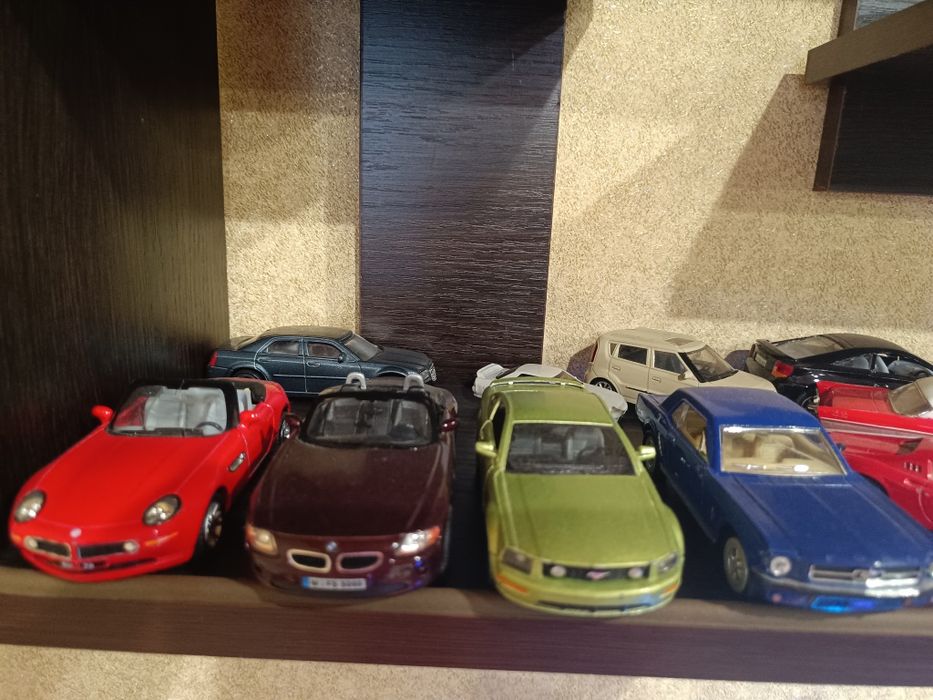Продам модельки машин