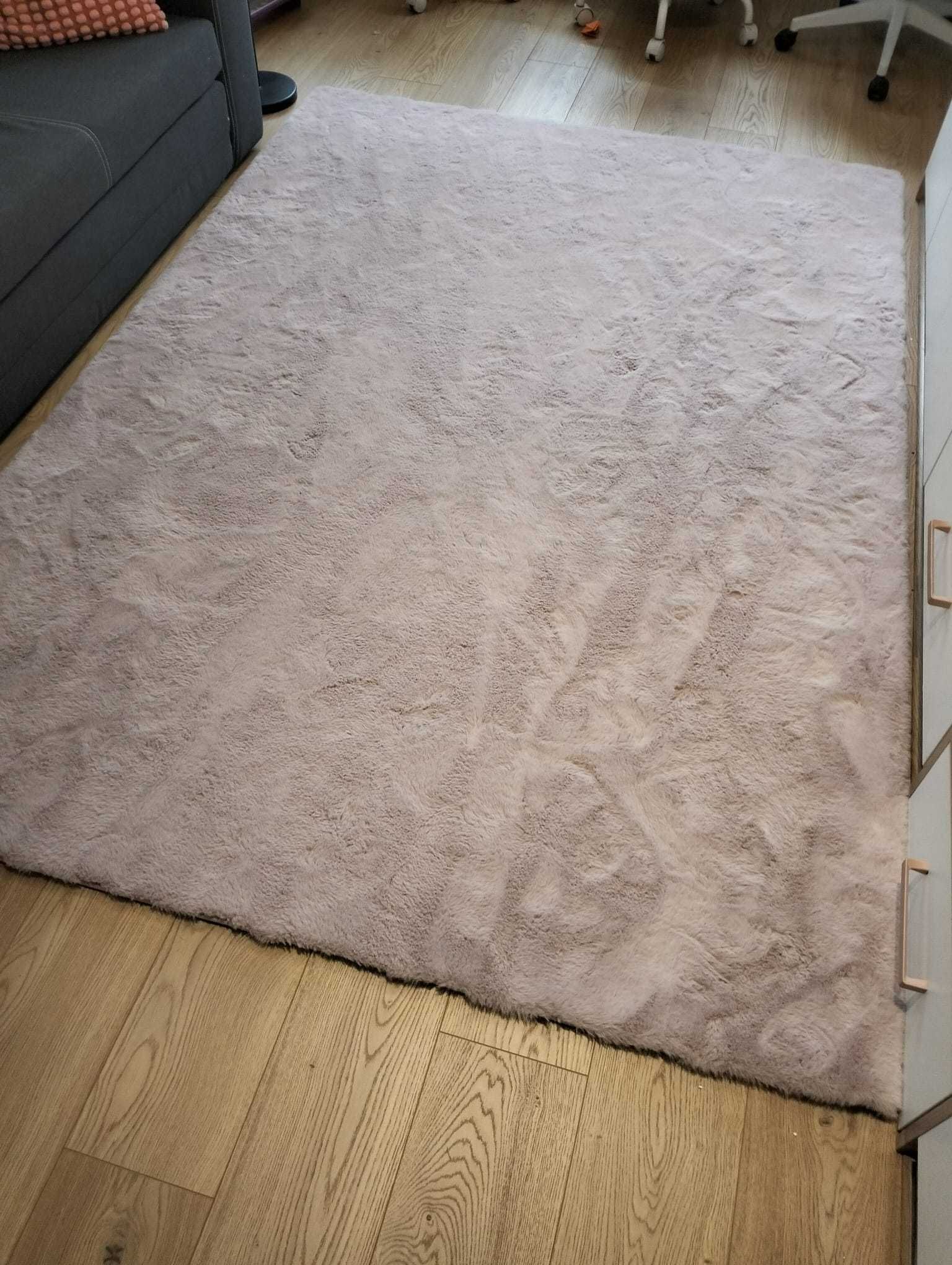 Puszysty dywan - pudrowy róż (160x230)