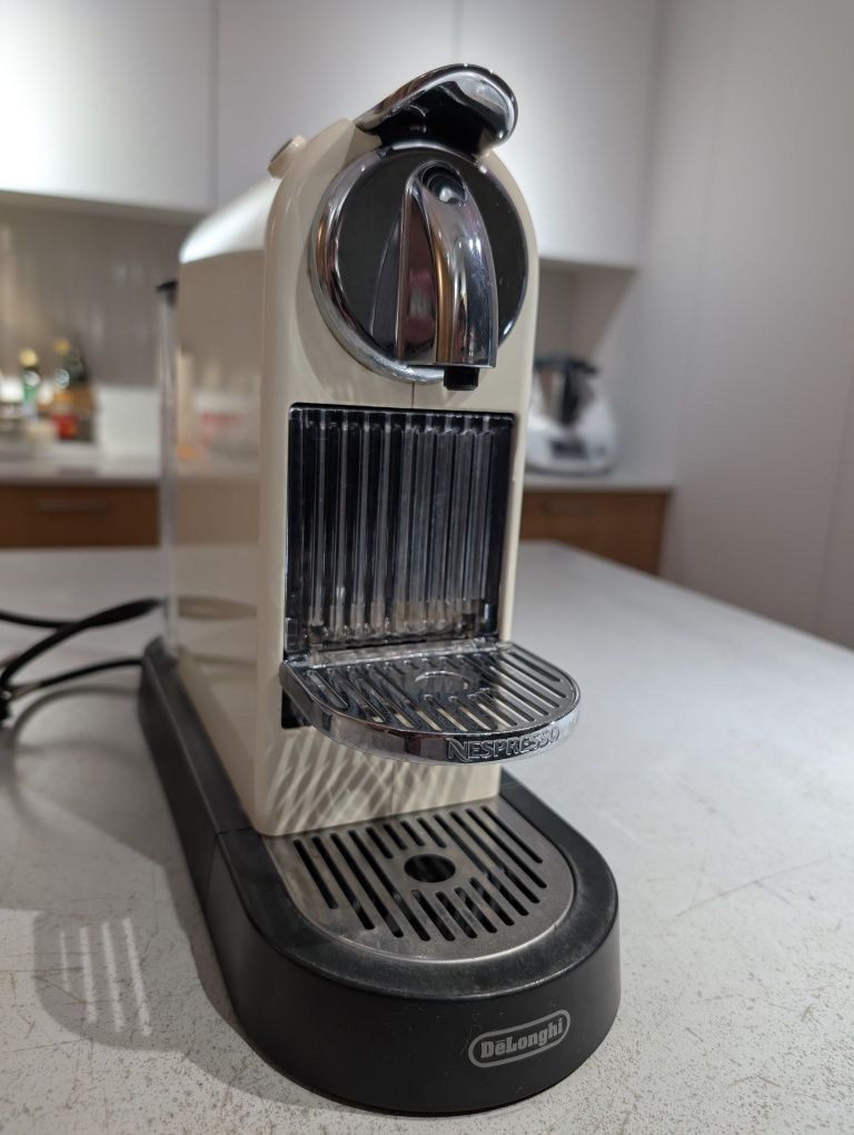 Ekspres kapsułkowy Nespresso DeLonghi