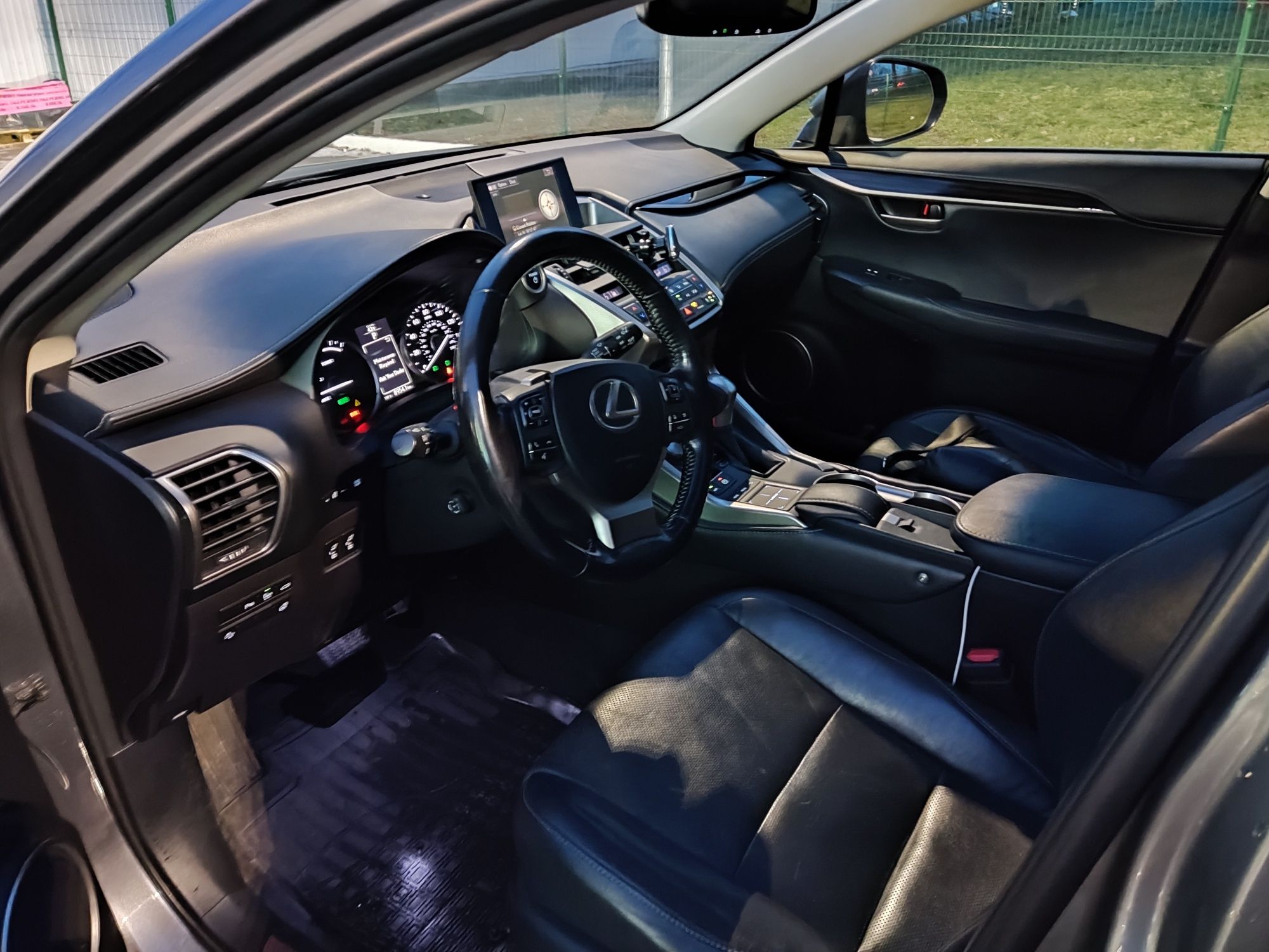 Гібридний Lexus NX 300h