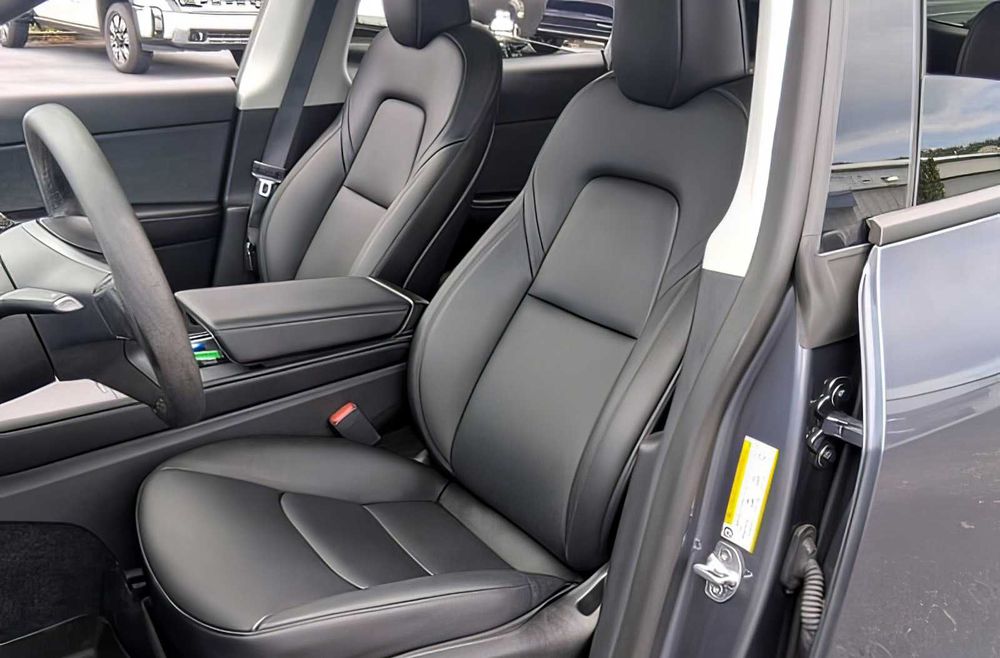 Tesla Model Y      2022
