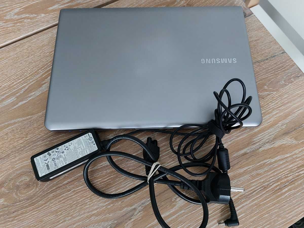 Laptop Samsung 535u3c 4GB RAM HDD 500GB + zasilacz