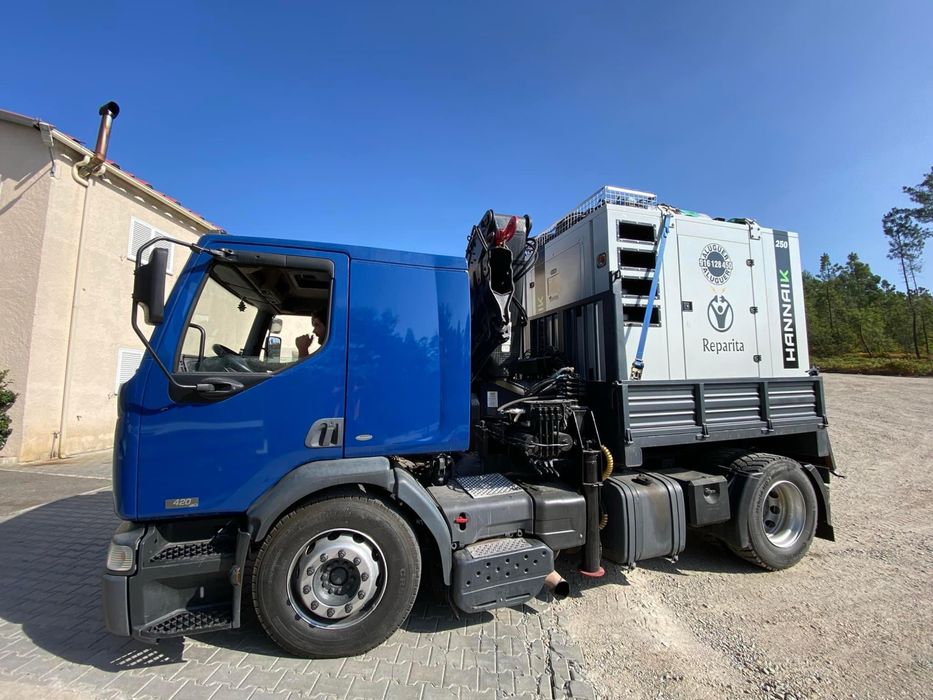 Vendo Camião Grua Renault com Hiab 260