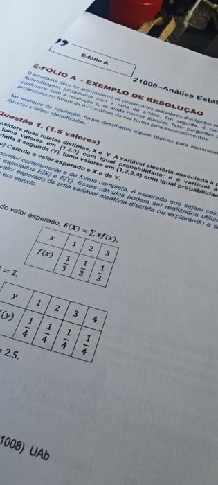 Vendo material de estudo de estatística