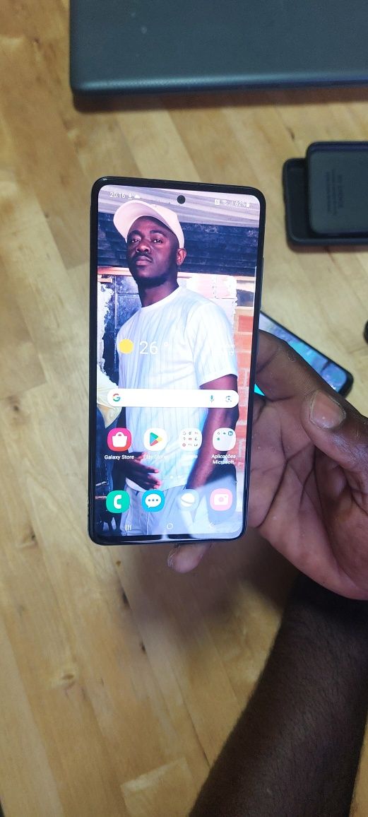 2 Samsungs A52s 5G