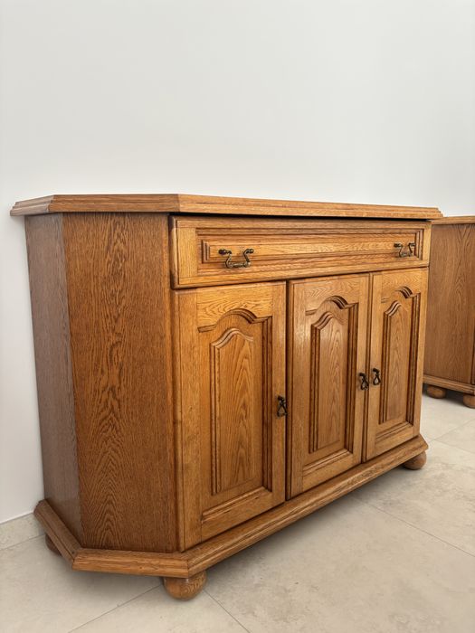 Zestaw mebli dębowych - komoda, 2 szafki narożne, witryna