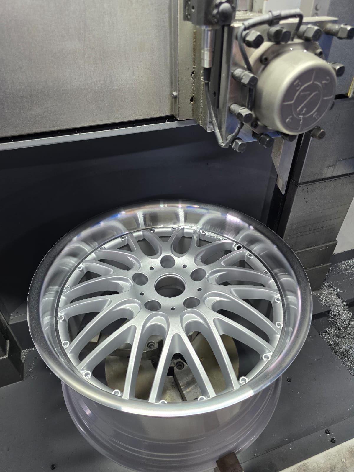 Regeneracja felg ,Prostowanie, Toczenie CNC  ,Malowanie proszkowe