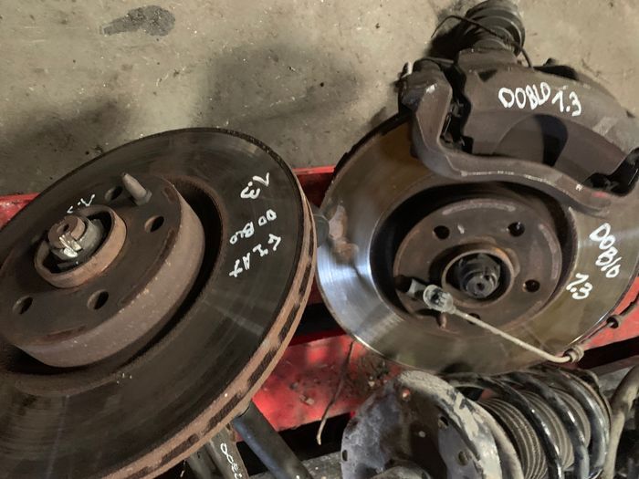 Suspensões\Manga de Eixo Fiat Doblo 1.3