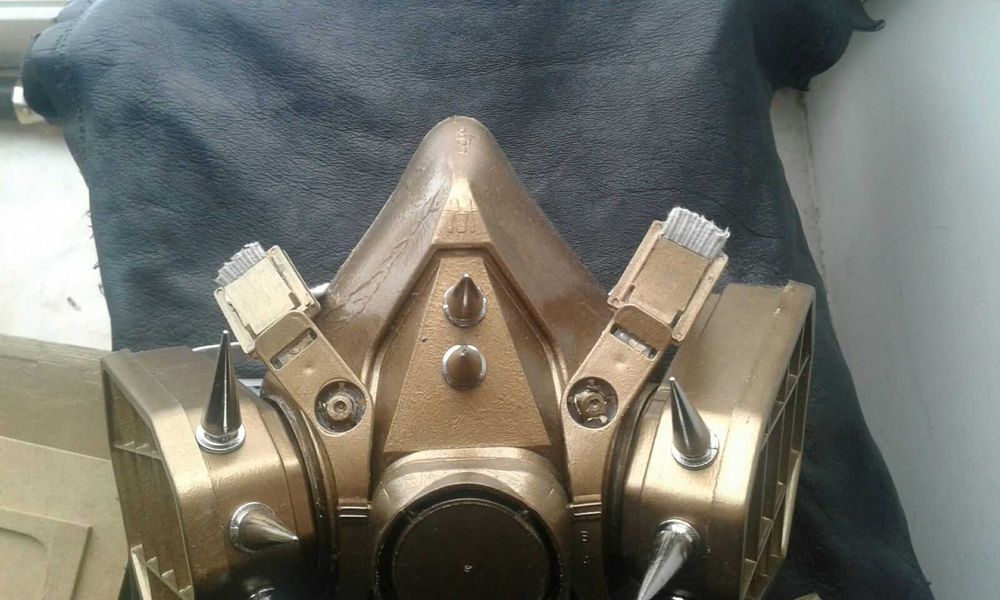 распиратор з шипами кіберпанк стімпанк