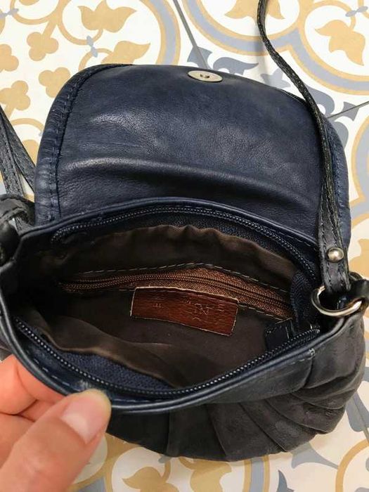 Granatowa skórzana torebka z Włoch