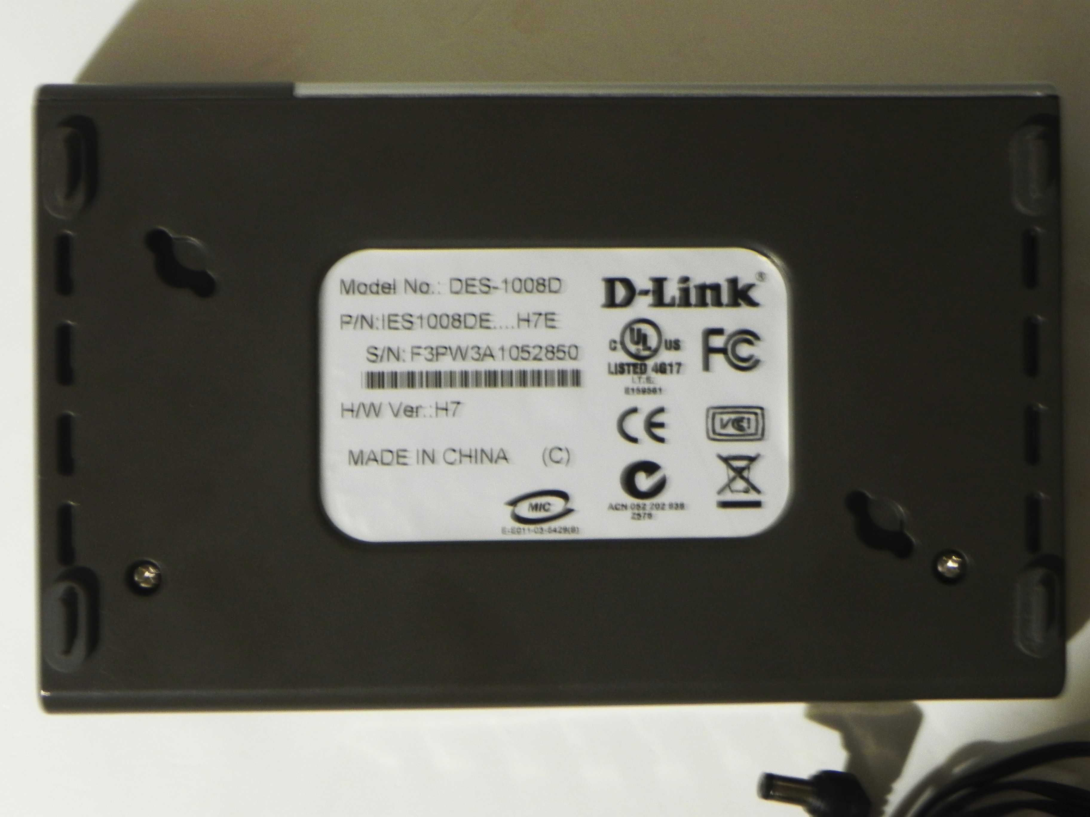 D-Link DES-1008D, 8портів 10/100/200 Ethernet Switch, БЖ D-Link