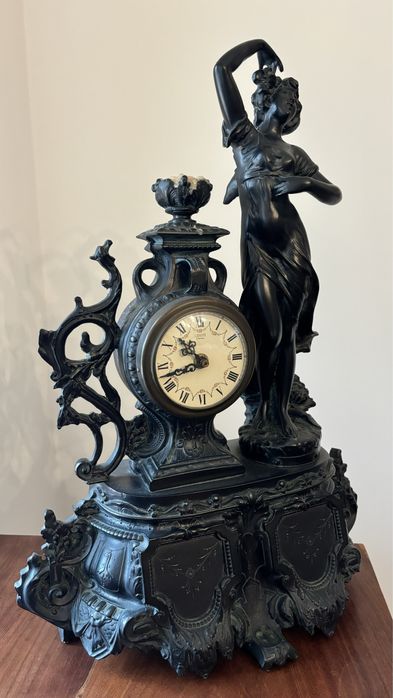 Relógio de Mesa Antigo com Figura Feminina – Estilo Francês Rococó