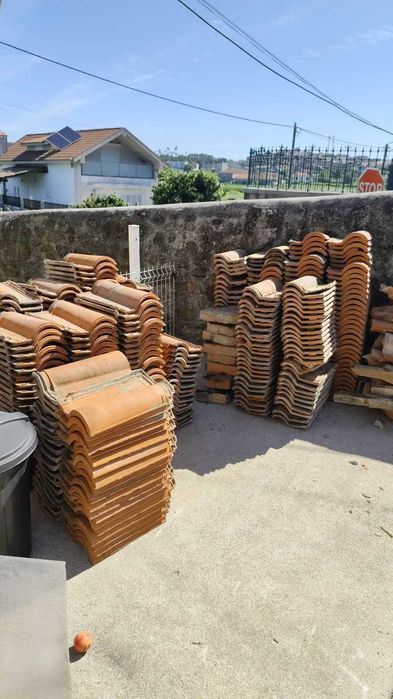 Madeiras pladur telhas entulho sucatas lixo moveis eletrodomésticos