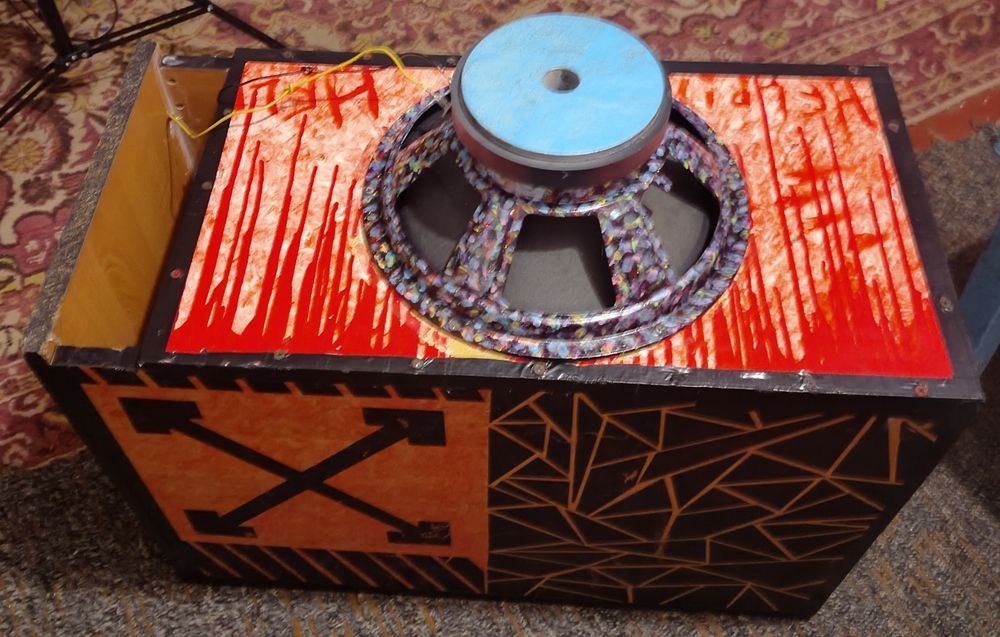 В продаже сабвуфер 250 watt