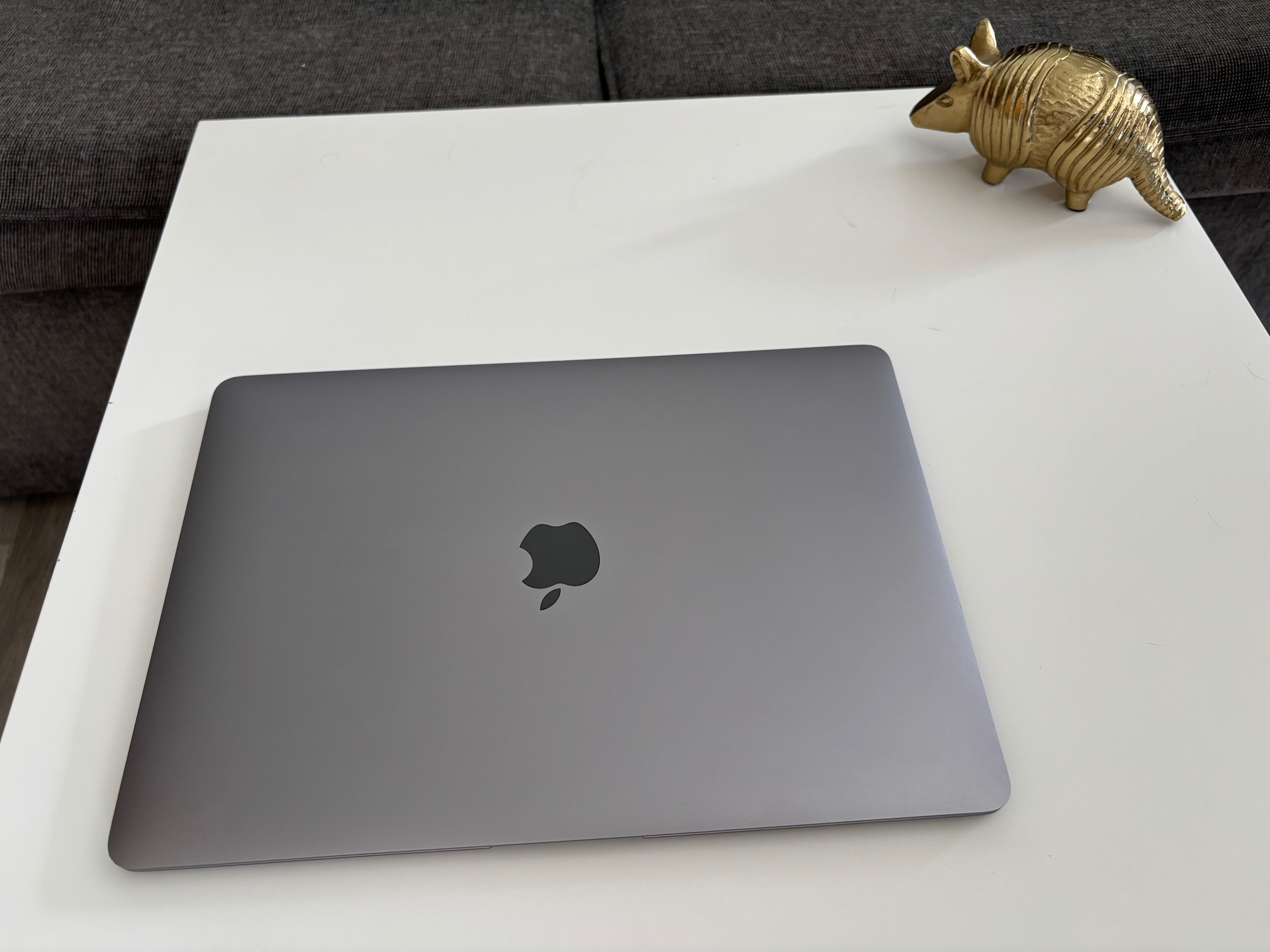 MacBook Air 13", 2019r., Intel i5, 8/128 GB