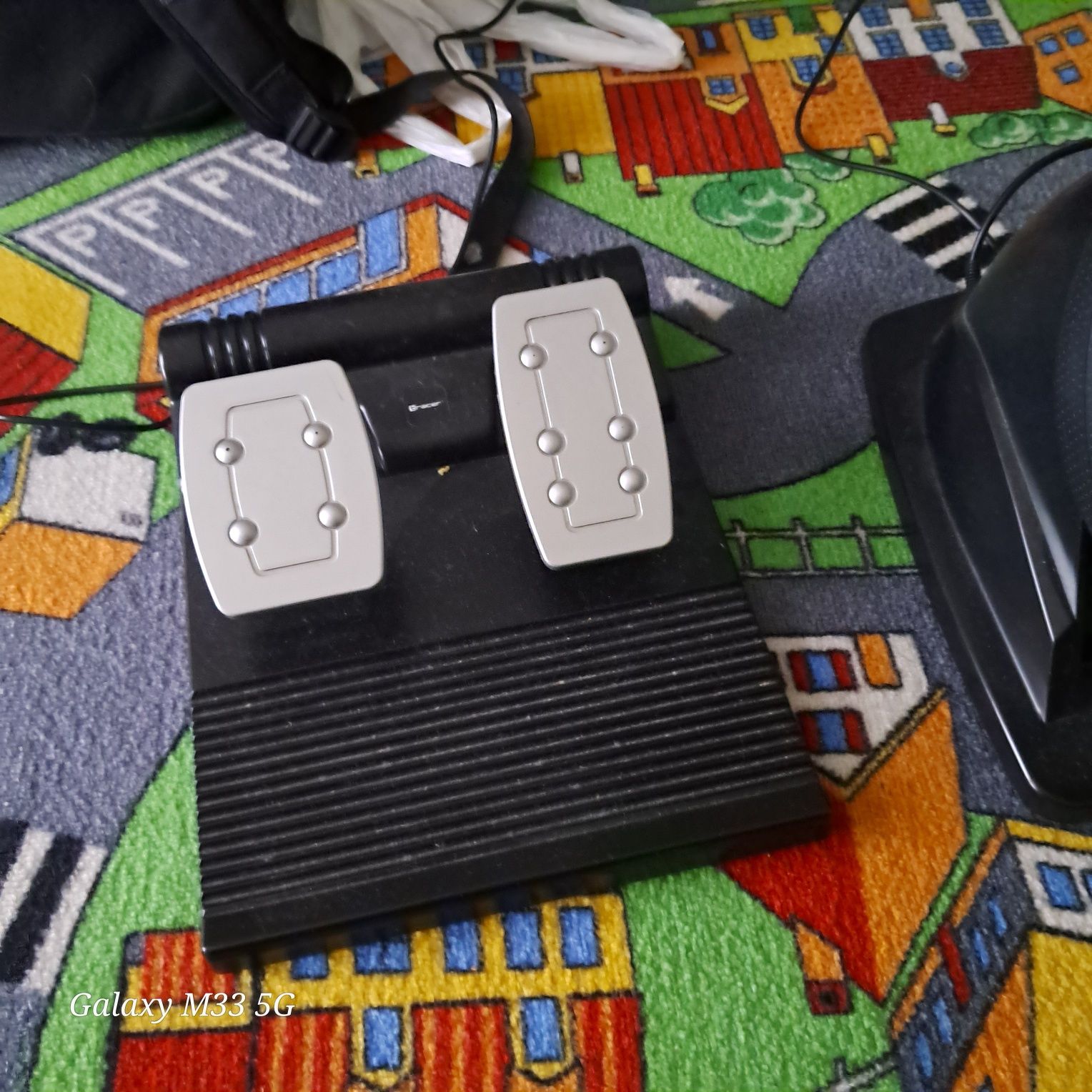 Sprzedam: ps4, telewizor, 2 pady i kierownice