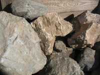 Мраморный камень (валуны, глыбы, бут)
