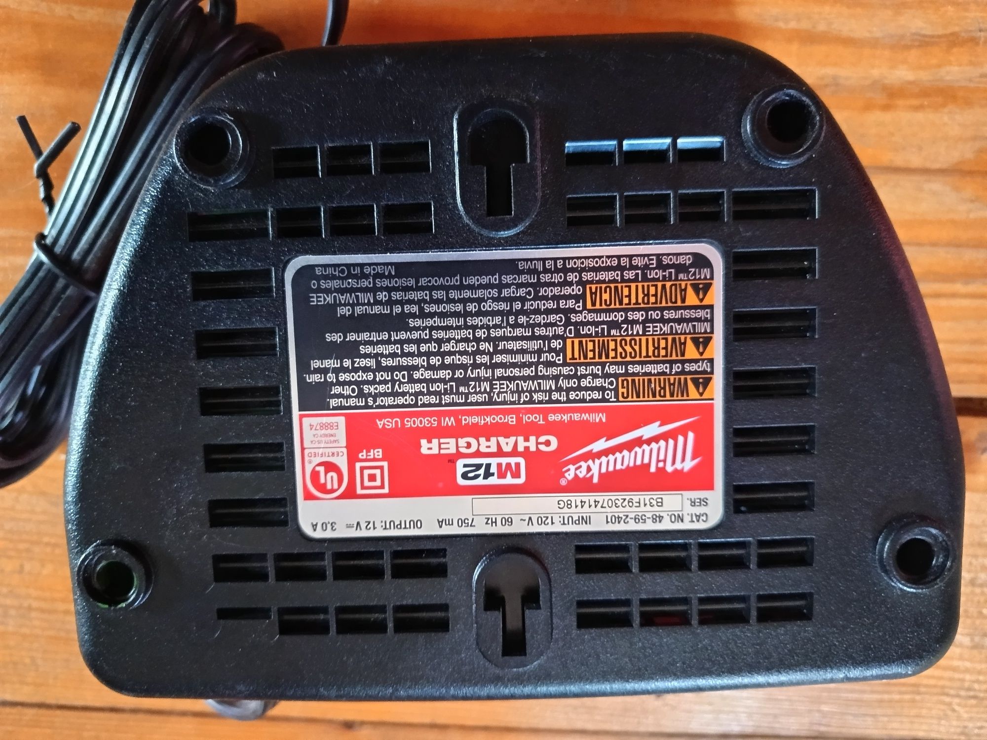 Zakretarka Milwaukee m12 fid2 ładowarka
