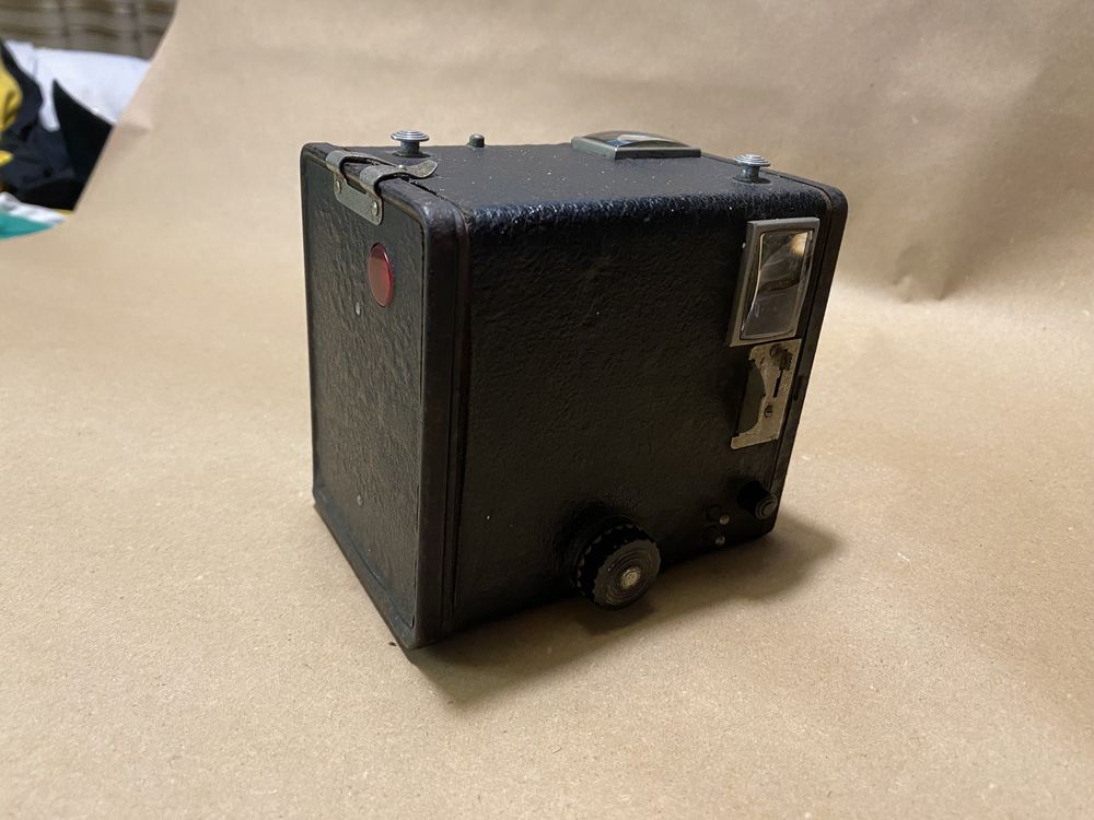 Câmera box Kodak Brownie Six-20 Modelo D